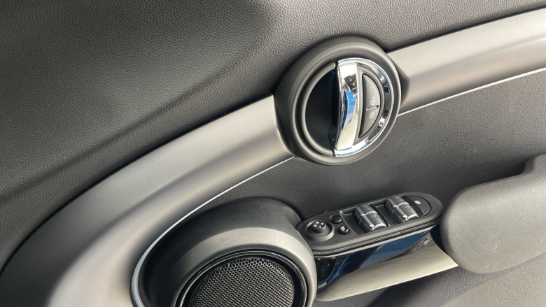 MINI Hatchback 1.5 Cooper Exclusive Premium 5dr Auto Petrol Hatchback